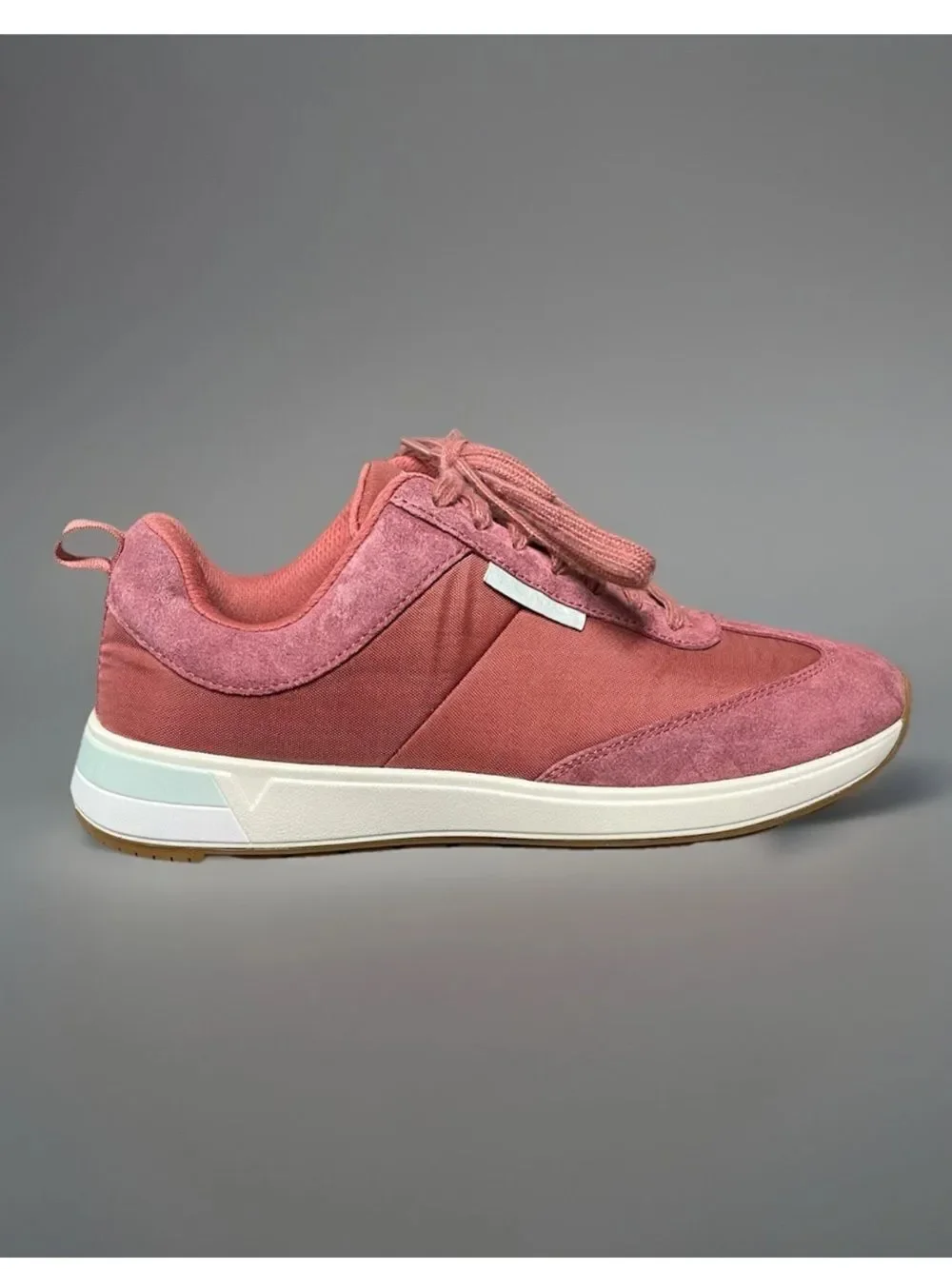 Vionic Breilyn Women's Sneakers Salmon Size 9.5